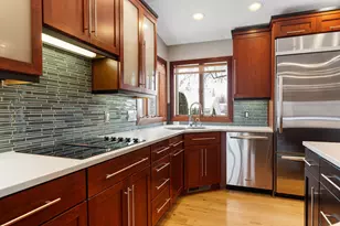 400 Oakland Pl NE, Austin, MN 55912 - Photo 1