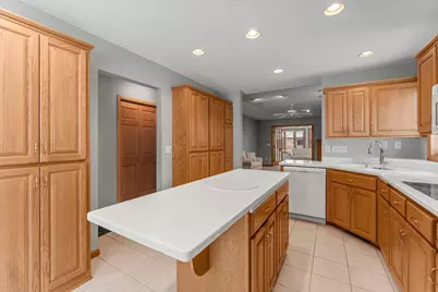 547 Woodside Court, Shakopee, MN 55379 - Photo 5