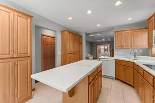 547 Woodside Ct, Shakopee, MN 55379 - Photo 5