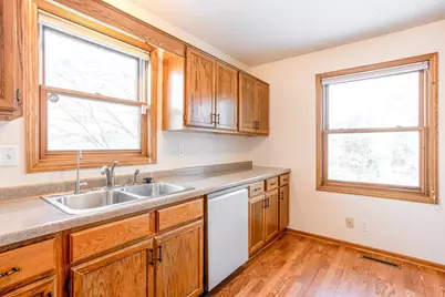 2339 Highwood Avenue E, Maplewood, MN 55119 - Photo 9