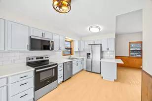 540 Brown St SW, Hutchinson, MN 55350 - Photo 5