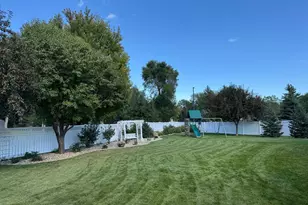 817 Cullen Cir, Marshall, MN 56258 - Photo 5