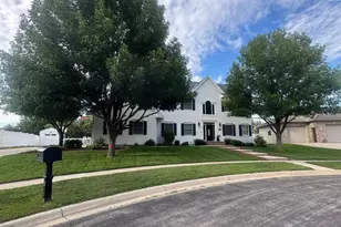 817 Cullen Cir, Marshall, MN 56258 - Photo 3