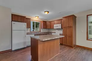 647 Cottonwood Ave, Litchfield, MN 55355 - Photo 5