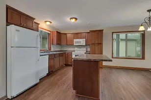 647 Cottonwood Ave, Litchfield, MN 55355 - Photo 3