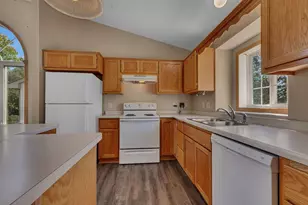 203 Appaloosa Ct, Braham, MN 55006 - Photo 3