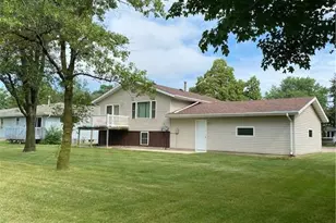 2009 Great Bend Blvd, Windom, MN 56101 - Photo 3