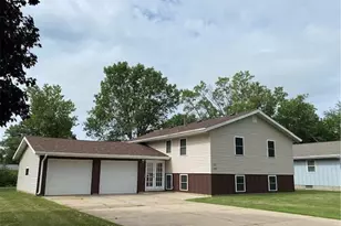 2009 Great Bend Blvd, Windom, MN 56101 - Photo 1