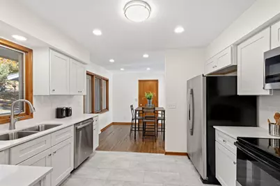 15701 Oak Ridge Road, Eden Prairie, MN 55346 - Photo 9