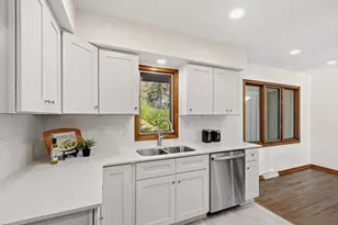 15701 Oak Ridge Rd, Eden Prairie, MN 55346 - Photo 11