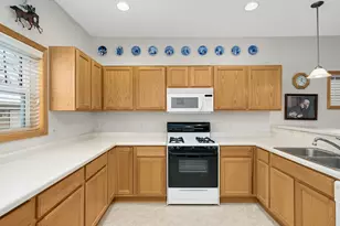 1373 5th St E, Saint Paul, MN 55106 - Photo 5