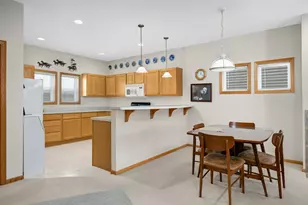 1373 5th St E, Saint Paul, MN 55106 - Photo 7