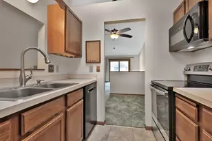 2052 Bradley St, Maplewood, MN 55117 - Photo 9