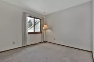 2052 Bradley St, Maplewood, MN 55117 - Photo 13