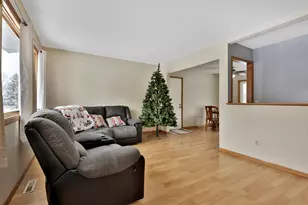 30125 Ridgewood Ave, Shafer, MN 55074 - Photo 3