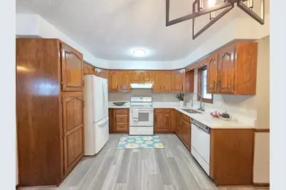 6801 Toledo Avenue N, Brooklyn Center, MN 55429 - Photo 9