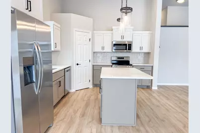 6722 Meadow View Drive S, Fargo, ND 58104 - Photo 5