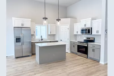6722 Meadow View Drive S, Fargo, ND 58104 - Photo 9