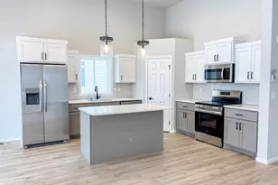 6722 Meadow View Dr S, Fargo, ND 58104 - Photo 9