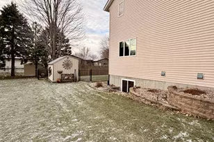 1085 Briarwood Dr, Worthington, MN 56187 - Photo 5