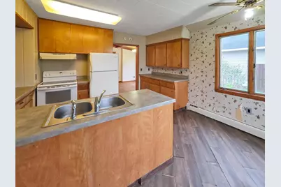 939 Duluth Avenue N, Thief River Falls, MN 56701 - Photo 5