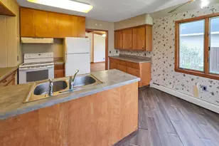 939 Duluth Ave N, Thief River Falls, MN 56701 - Photo 5