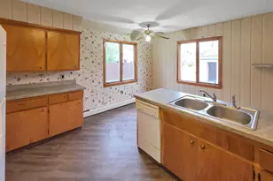 939 Duluth Ave N, Thief River Falls, MN 56701 - Photo 5