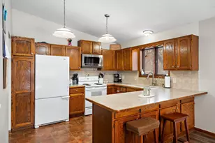 2805 Brookview Dr, Burnsville, MN 55337 - Photo 7