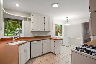 5241 Edenmoor St, Edina, MN 55436 - Photo 11