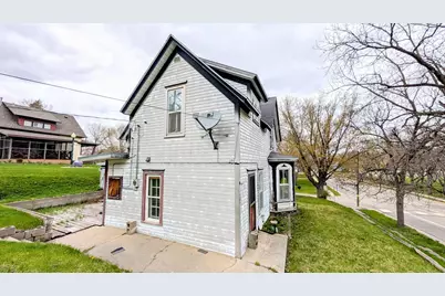 112 Bluff Street E, Lake Benton, MN 56149 - Photo 3