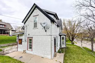 112 Bluff Street E, Lake Benton, MN 56149 - Photo 3