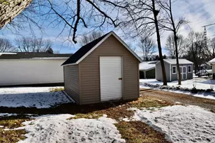 935 4th St NE, Sibley, IA 51249 - Photo 5