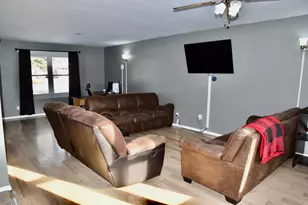 935 4th St NE, Sibley, IA 51249 - Photo 9