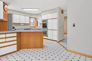 831 Windrow Dr, Little Canada, MN 55109 - Photo 11