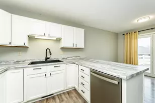 712 Memorial Dr, Spring Valley, MN 55975 - Photo 5