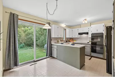 7708 Zealand Avenue N, Brooklyn Park, MN 55445 - Photo 9