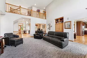 3020 Carey Heights Dr, Maplewood, MN 55109 - Photo 5