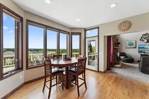 3020 Carey Heights Dr, Maplewood, MN 55109 - Photo 7