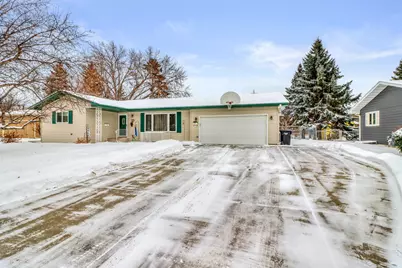 35 S Woodcrest Drive N, Fargo, ND 58102 - Photo 1