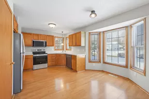 2121 Southwind Rd, Maplewood, MN 55109 - Photo 5