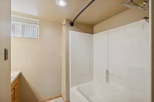 802 Howell Street N, Saint Paul, MN 55104 - Photo 15