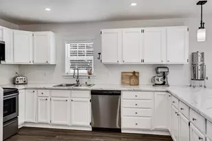 310 Maple Dr, Spring Grove, MN 55974 - Photo 7