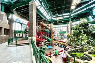 7605 Edinborough Way, Edina, MN 55435 - Photo 19