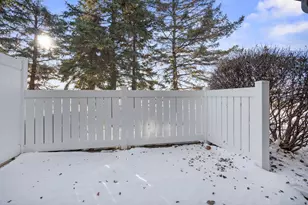 401 Hickory Ln N, Oakdale, MN 55128 - Photo 11