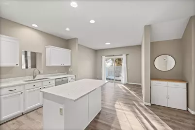 401 Hickory Lane N, Oakdale, MN 55128 - Photo 9