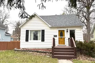 321 Tindolph Ave N, Thief River Falls, MN 56701 - Photo 1