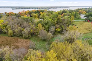 128 Peavey Ln, Wayzata, MN 55391 - Photo 11