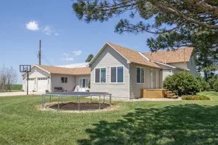 270 31st St, Hills, MN 56138 - Photo 5