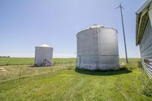 270 31st St, Hills, MN 56138 - Photo 15