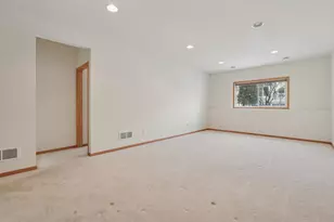 580 Sutherland Dr, Woodbury, MN 55129 - Photo 13